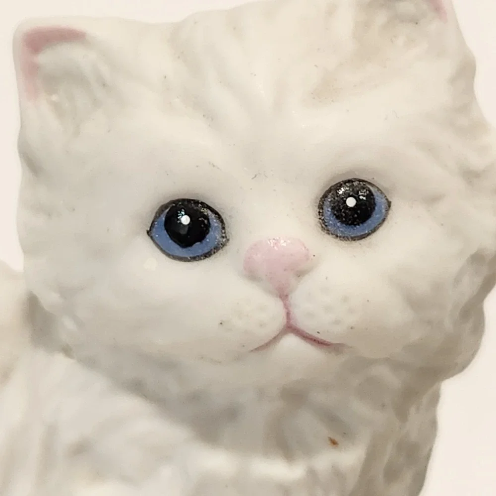 Pair Vintage Homco White Kittens Cat Figurines W/‎ Blue Eyes Taiwan 1970s Cute